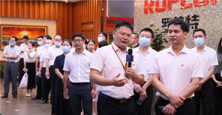 厦门市民政局局长洪全艺一行莅临南宫NG28官网集团调研指导 