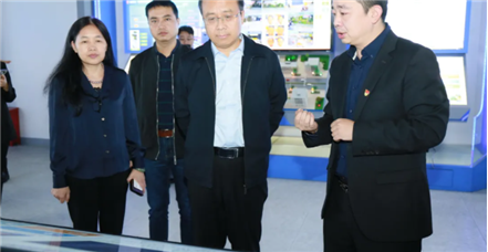 云南省保山市委常委、副市长贾德忠一行莅临南宫NG28官网科技集团考察指导