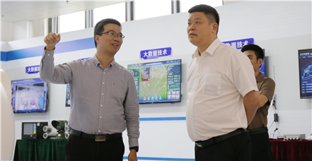 广西壮族自治区南宁市良庆区区长李冉一行莅临南宫NG28官网集团考察指导