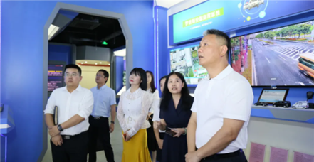  中信银行厦门分行党委书记、行长陈玮一行莅临南宫NG28官网考察指导