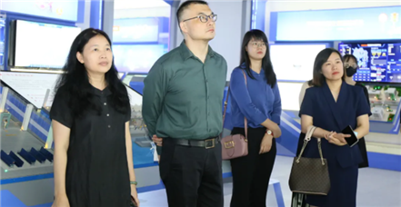 中国进出口银行厦门分行党委书记、行长李丹一行莅临南宫NG28官网考察指导